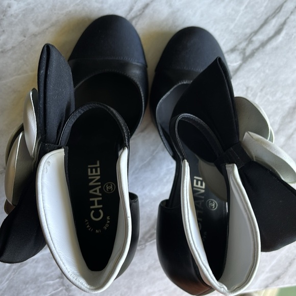 EUC CHANEL 2023 Interlocking CC Logo D'Orsay Pumps black and white 37.5 - Picture 5 of 11